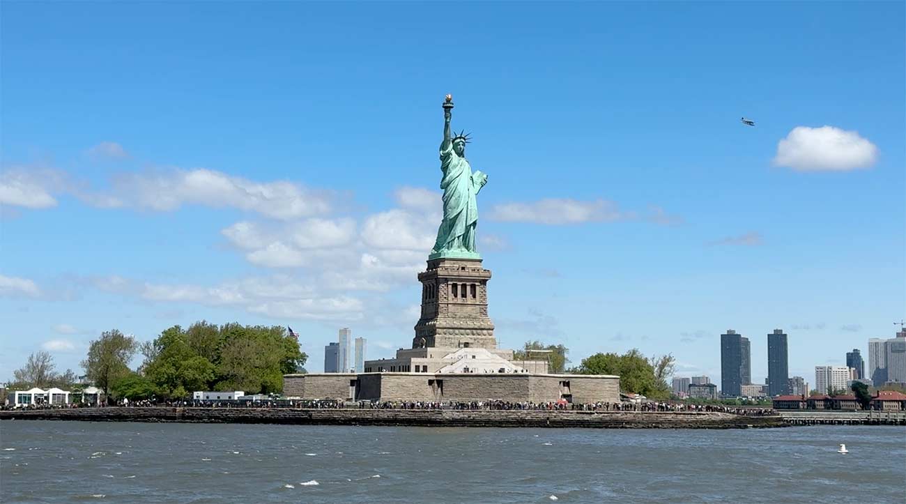 Statue of Liberty photo moment during a New York sunset cruise